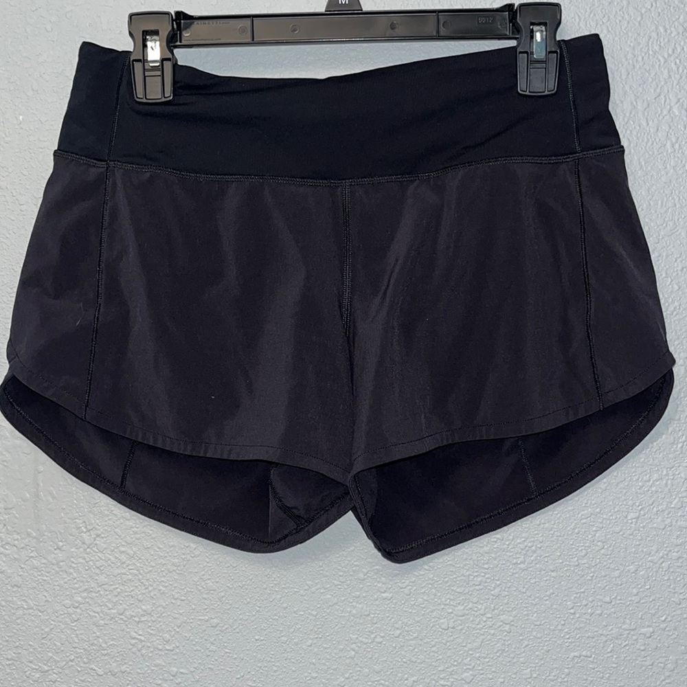 Lululemon women’s black mid rise speed up shorts